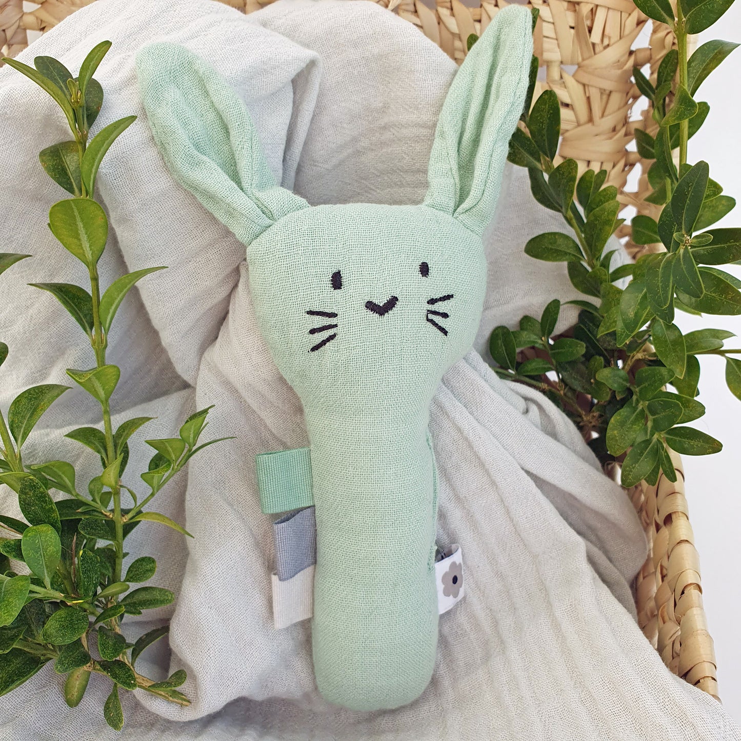 Mjuk Skallra Kanin Cameo Green