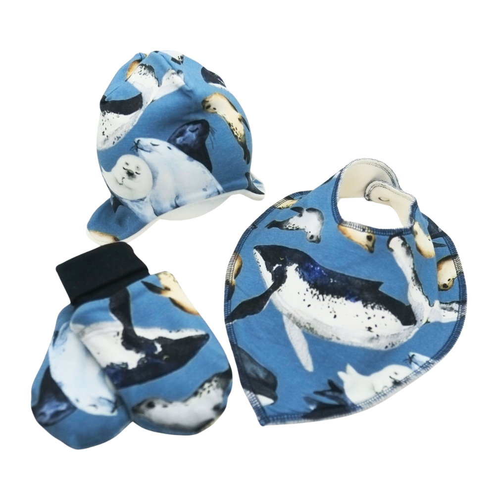 Fleecemössa, vantar och dregglis med valar